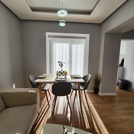 Cozy Midtown In Apartment *