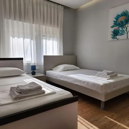 Apartment Cozy Midtown In Tirana