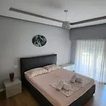 Cozy Midtown In Tirana