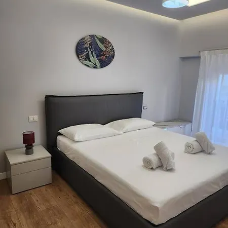 Cozy Midtown In Apartmán Tirana