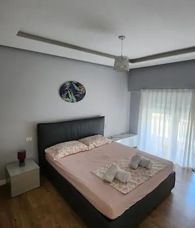 Cozy Midtown In Tirana