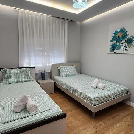 Cozy Midtown In 아파트 티라나