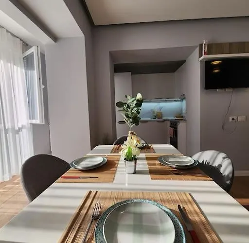 Cozy Midtown In Appartamento Tirana