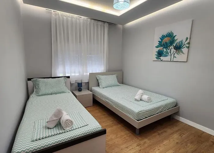 Cozy Midtown In Apartment Tirana